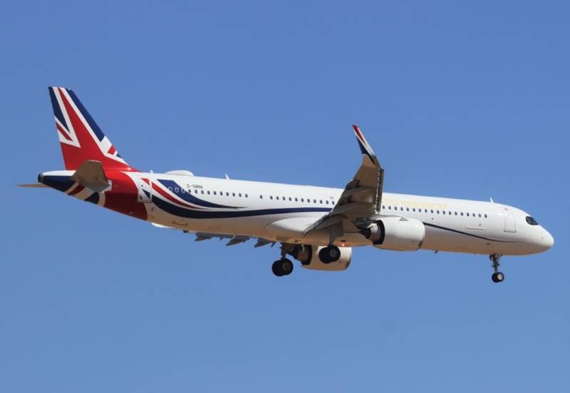 El Airbus A-321 del Gobierno de Reino Unido, aunque a tenor de la decoración de su cola no hace falta casi concretarlo. El Airbus A-321 del Gobierno de Reino Unido, aunque a tenor de la decoración de su cola no hace falta casi concretarlo.