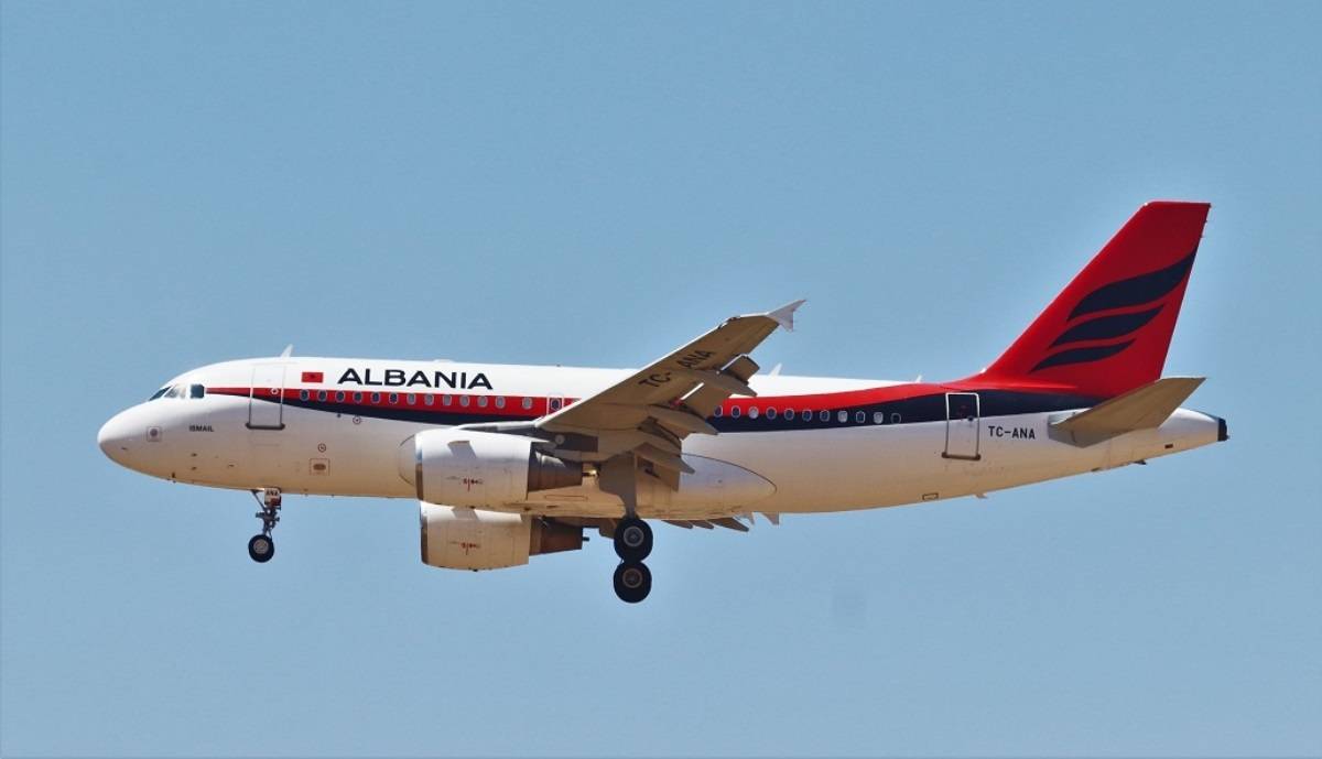 El Airbus A-319 del Gobierno d Albania, aunque a tenor a su matrícula turca, podría estar cedido por Erdogan a dicho país europeo de mayoría islámica. El Airbus A-319 del Gobierno d Albania, aunque a tenor a su matrícula turca, podría estar cedido por Erdogan a dicho país europeo de mayoría islámica.