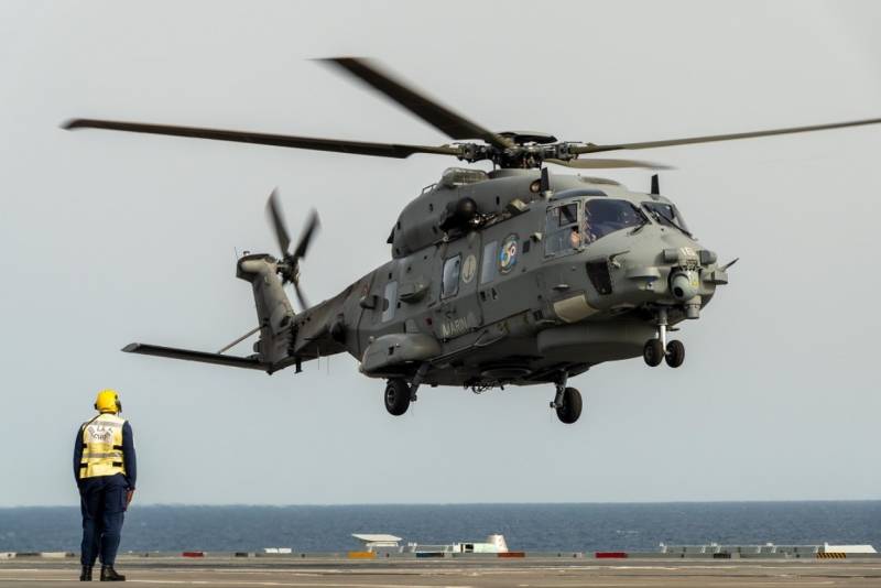 Un helicóptero NH90 italiano en fase de toma en la cubierta del vuelo del “Prince of Wales”. Un helicóptero NH90 italiano en fase de toma en la cubierta del vuelo del “Prince of Wales”.