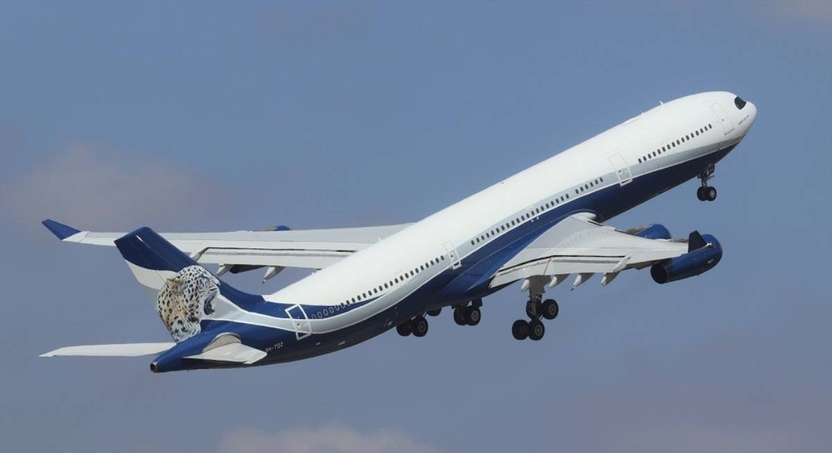 El Airbus A340 de la compañía Hi Fly, que participó en el festival con la insignia de una unidad de combate de la FAP, la de los “Jaguares” pintada en la cola. El Airbus A340 de la compañía Hi Fly, que participó en el festival con la insignia de una unidad de combate de la FAP, la de los “Jaguares” pintada en la cola.