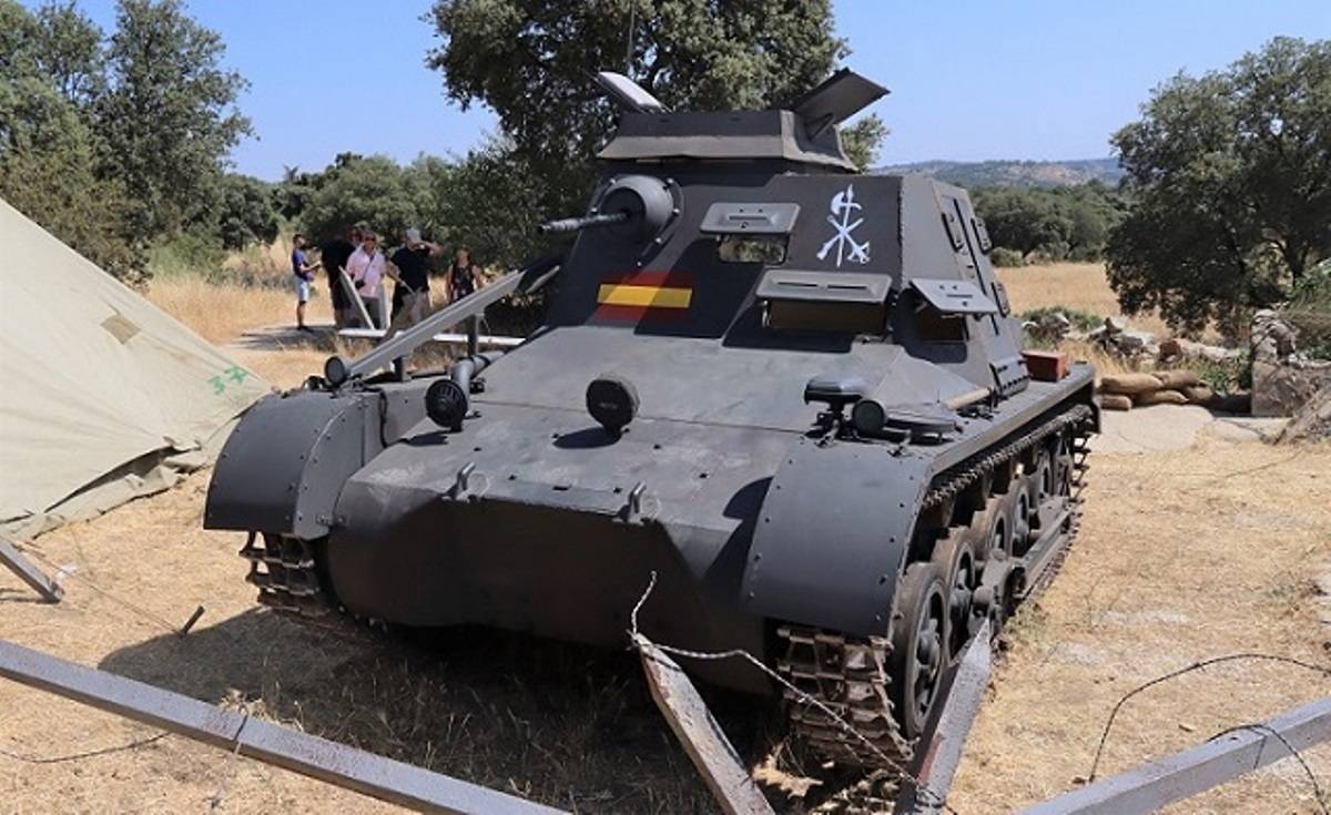 La réplica del carro de mando Sd.Kfz. 265, que pudimos ver en Navalagamella. (foto Julio Maíz) La réplica del carro de mando Sd.Kfz. 265, que pudimos ver en Navalagamella. (foto Julio Maíz)