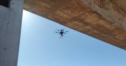 La plataforma area AEROCAM desarrollada por el CATEC en el viaducto Arroyo del Espinazo en lora