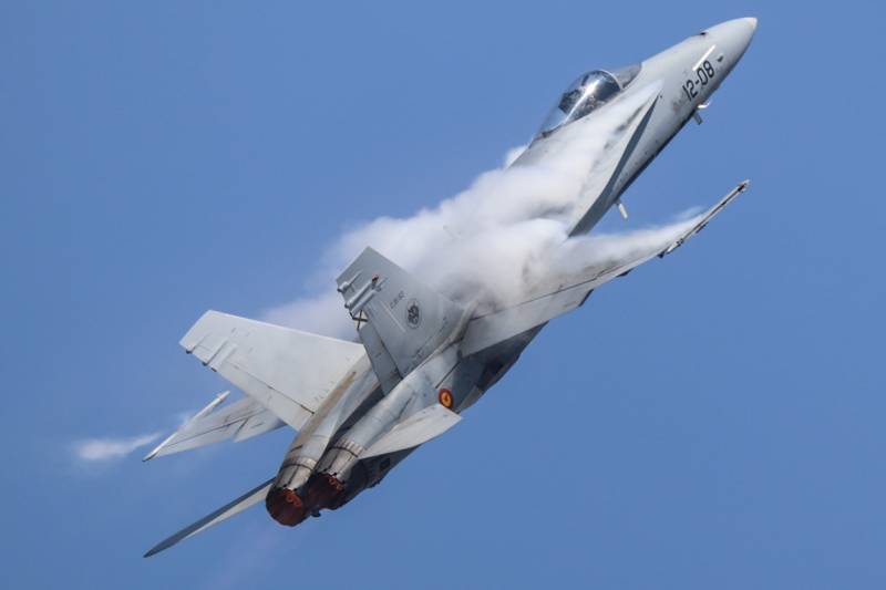 Momento de la demostración del EF-18M del Ala 12. Momento de la demostración del EF-18M del Ala 12.