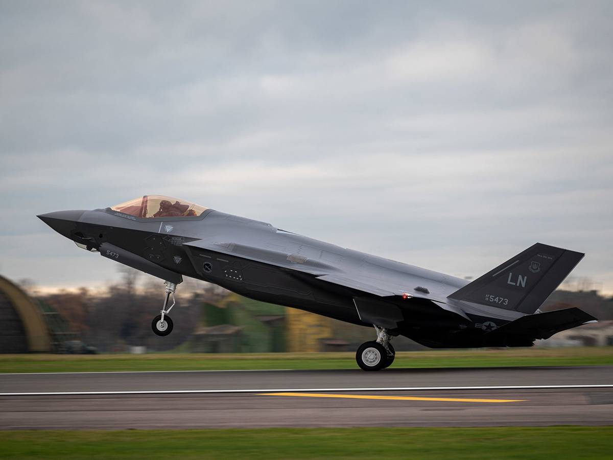 Los F-35A asignados a la USAFE, al menos de momento, no se han paralizado. (foto USAF) Los F-35A asignados a la USAFE, al menos de momento, no se han paralizado. (foto USAF)