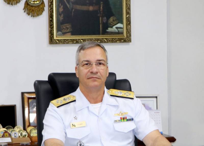 Almirante de Flota José Augusto Vieira da Cunha de Menezes, Director General de Material de la Marina. Almirante de Flota José Augusto Vieira da Cunha de Menezes, Director General de Material de la Marina.
