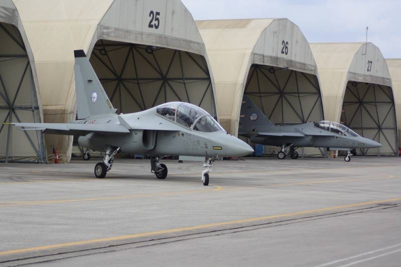 La IFTS cuenta actualmente con 18 M-346 o T-346A del 61 Stormo, 3 aviones pertenecientes  a Leonardo y 4 de la Fuerza Area de Catar.