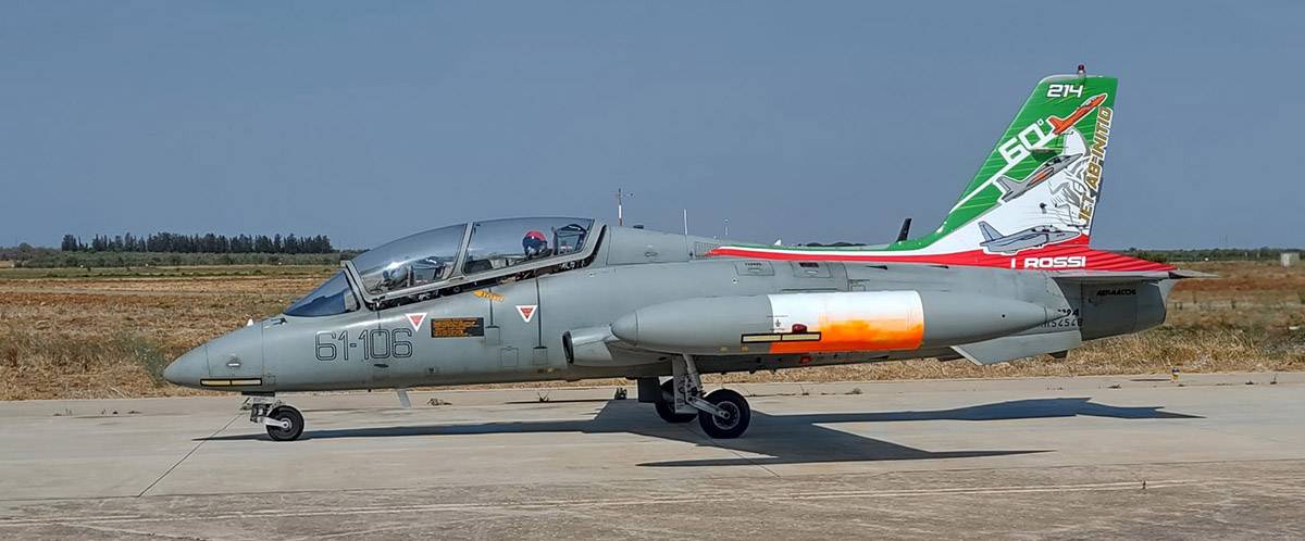 Uno de los MB-339 con colas especialmente decoradas, una prctica muy habitual del 61 Stormo.