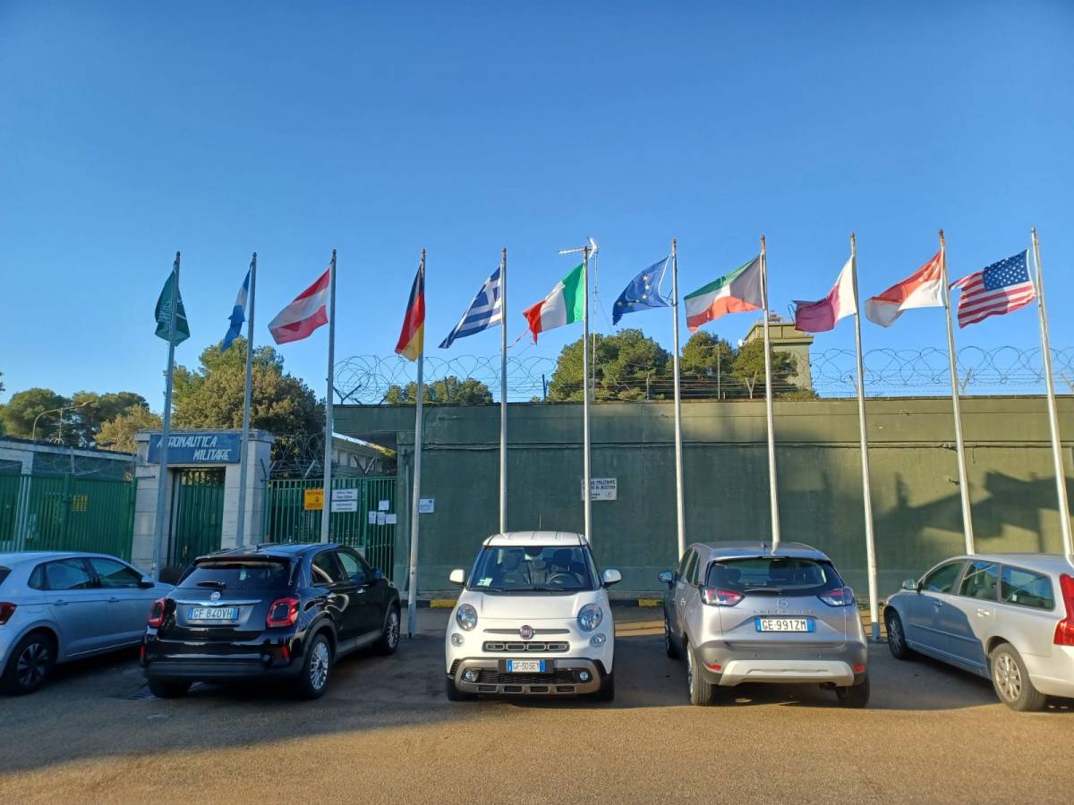 Actualmente, en la  IFTS cuenta con varios instructores extranjeros (Argentina y Estados Unidos), y alumnos de Alemania, Austria, Arabia Saudita, Catar, Grecia, Kuwait y Singapur, sin olvidar el anfitrin, Italia. 