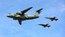KC-390 en reabastecimiento en vuelo en la Fuerza A�rea de Brasil.