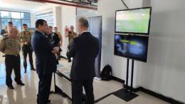 El CEO de Atech, Andersson Kohl con el ministro de Defensa, Gral. Paulo C�sar Nogueira