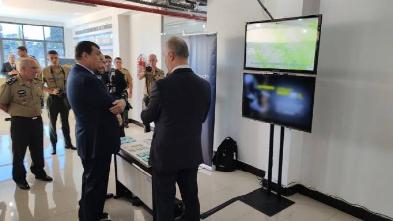 El CEO de Atech, Andersson Kohl con el ministro de Defensa, Gral. Paulo César Nogueira El CEO de Atech, Andersson Kohl con el ministro de Defensa, Gral. Paulo César Nogueira