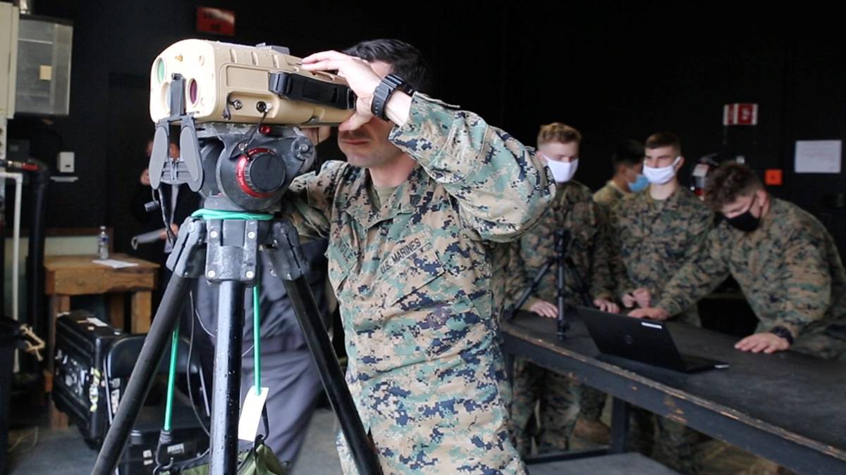 El nuevo equipo de iluminación láser del USMC es más compacto y ligero y más eficiente y versátil que los sistemas a los que sustituirá. (USMC) El nuevo equipo de iluminación láser del USMC es más compacto y ligero y más eficiente y versátil que los sistemas a los que sustituirá. (USMC)