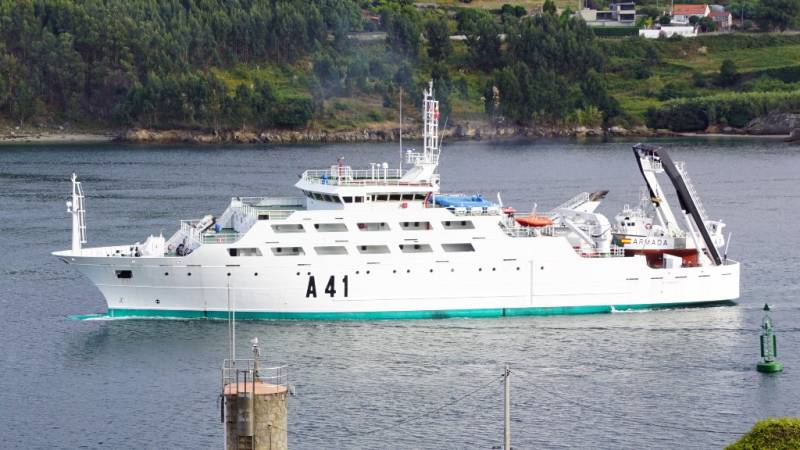El Buque Escuela y de Cooperación Pesquera “Intermares” (Ministerio de Agricultura, Pesca y Alimentación) El Buque Escuela y de Cooperación Pesquera “Intermares” (Ministerio de Agricultura, Pesca y Alimentación)