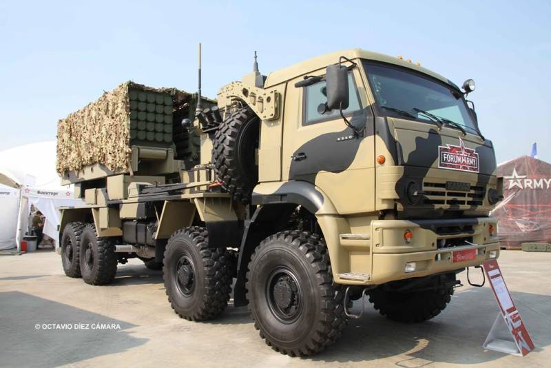 Un 8x8 ISDM Zemledeliye, curiosamente con un camuflaje de tonos que lo identifica más con entornos áridos, se mostraba en Army 2022. (Octavio Díez Cámara) Un 8x8 ISDM Zemledeliye, curiosamente con un camuflaje de tonos que lo identifica más con entornos áridos, se mostraba en Army 2022. (Octavio Díez Cámara)