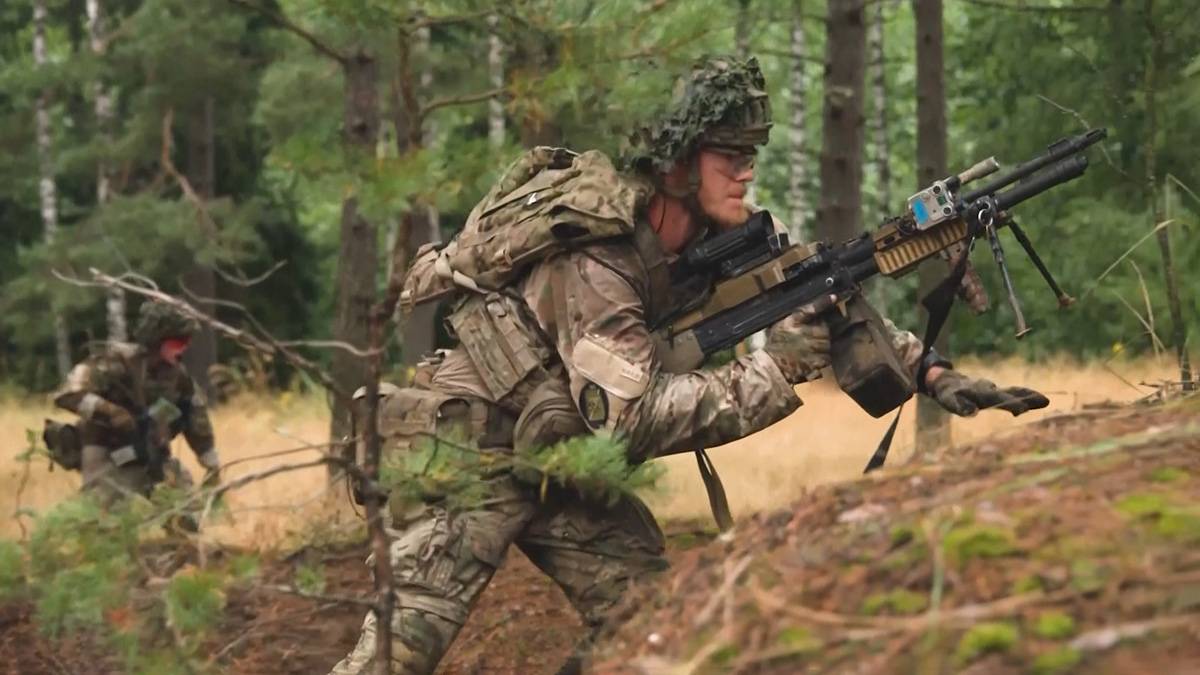 Soldados daneses en un entrenamiento en Letonia. Soldados daneses en un entrenamiento en Letonia.