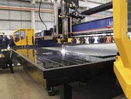 Corte chapa de la primera fragata Tamandar� brasile�a