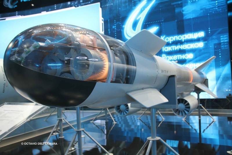 Las formas del nuevo misil X-59MKM pueden apreciarse en la imagen y observar la localización inferior de la turbina impulsora . (Octavio Díez Cámara) Las formas del nuevo misil X-59MKM pueden apreciarse en la imagen y observar la localización inferior de la turbina impulsora . (Octavio Díez Cámara)