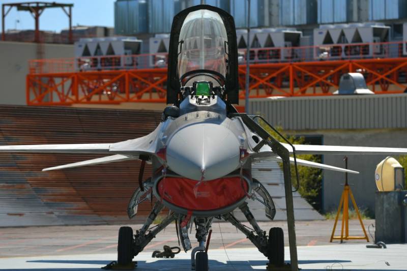 Uno de los dos primeros F-16C griegos modernizados (foto Embajada Estados Unidos en Grecia Uno de los dos primeros F-16C griegos modernizados (foto Embajada Estados Unidos en Grecia