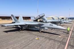 L�nea de F/A-18E/F en la plataforma usada en Albacete por los participantes en el TLP. (foto Rub�n Galindo)