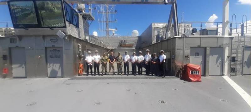 Visita uruguaya al USNS Burlington 