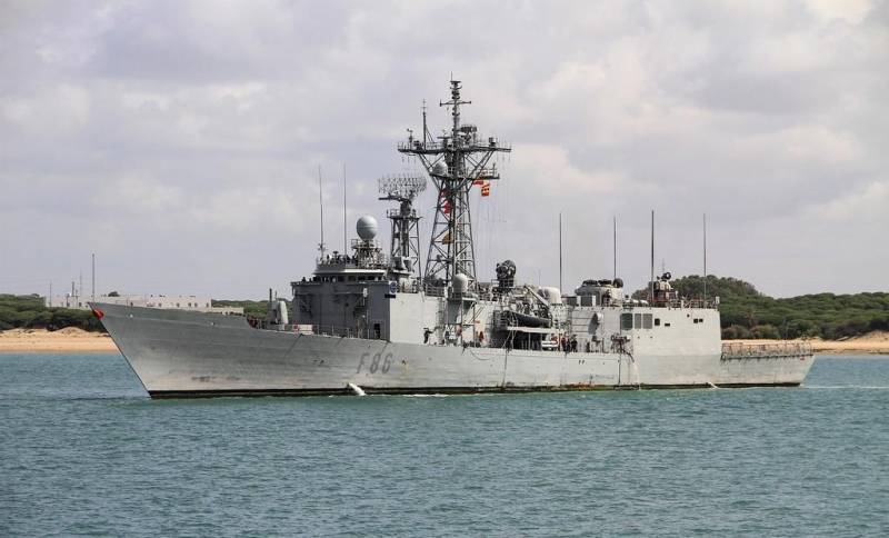 La fragata Canarias (F-86) La fragata Canarias (F-86)