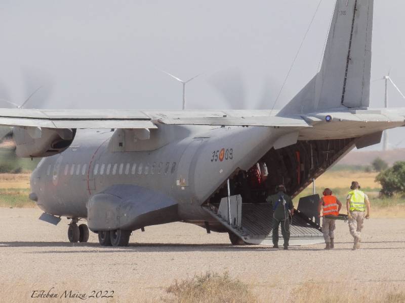 Un C-295 del Ejército del Aire y del Espacio efectuando una evacuación sanitaria simulada en conjunto con personal del EADA, indicativo ‘TUCÁN18’. (Esteban Maiza) Un C-295 del Ejército del Aire y del Espacio efectuando una evacuación sanitaria simulada en conjunto con personal del EADA, indicativo ‘TUCÁN18’. (Esteban Maiza)