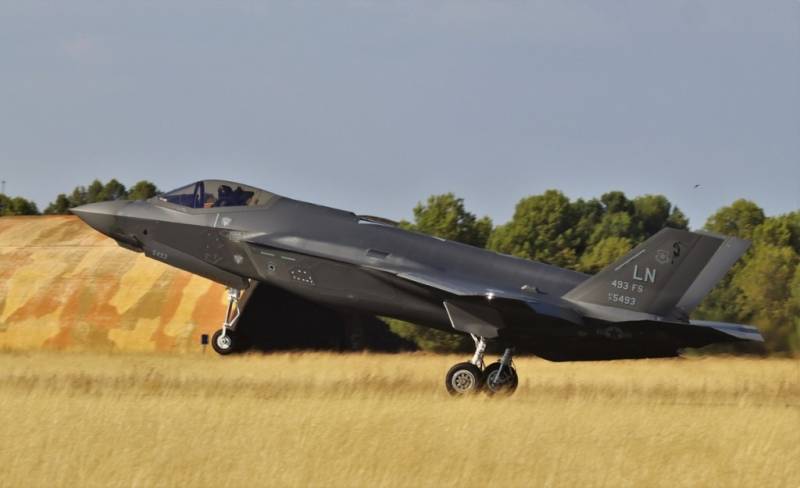 Avión de combate F-35 de la Fuerza Aérea de los Estados Unidos en Europa. (foto Julio Maíz) Avión de combate F-35 de la Fuerza Aérea de los Estados Unidos en Europa. (foto Julio Maíz)