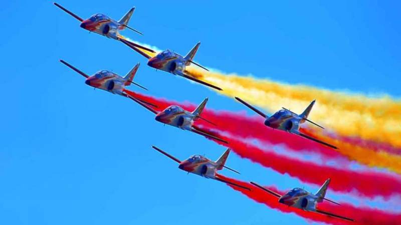 La Patrulla Águila del Ejército del Aire y del Espacio vuela con combustible sostenible de aviación La Patrulla Águila del Ejército del Aire y del Espacio vuela con combustible sostenible de aviación