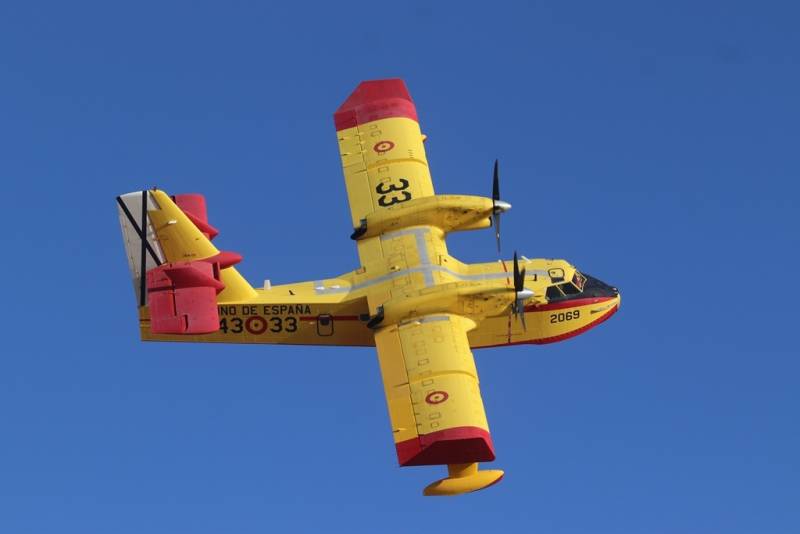 Un apagafuegos Bombardier CL-415. (Julio Maíz) Un apagafuegos Bombardier CL-415. (Julio Maíz)