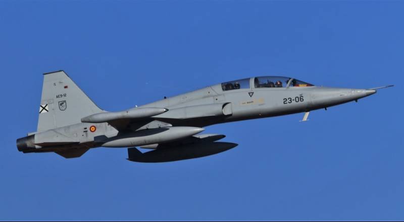 Otro clásico de los desfiles del 12 de octubre es el entrenador F-5M (Julio Maíz) Otro clásico de los desfiles del 12 de octubre es el entrenador F-5M (Julio Maíz)