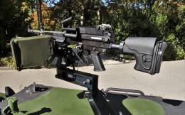 La ametralladora Minimi MK3 de 7,62 mm de la Infanter�a de Marina montada en un veh�culo VAMTAC ST5 . (foto: Julio Ma�z)