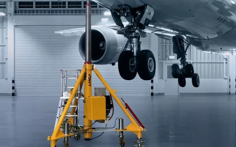 Equipos de apoyo en tierra de Langa Industrial. Equipos de apoyo en tierra de Langa Industrial.