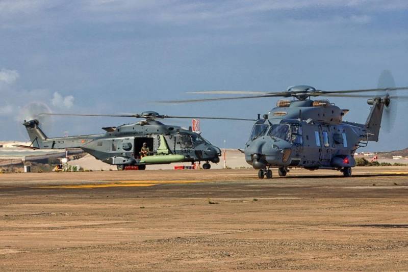 En el NH90 de la izquierda se aprecia que lleva instalado un depósito suplementario de combustible. En el NH90 de la izquierda se aprecia que lleva instalado un depósito suplementario de combustible.