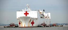 Maniobra de zarpe del buque hospital USNS Comfort (T-AH-20) desde su muelle en la Base Naval de Norfolk. (Foto: U.S. Southern Command)   