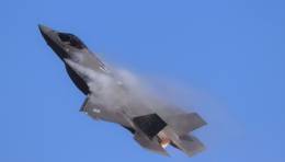 Uno de los F-35A de la USAF, en este caso de los basados en Inglaterra. (Foto Julio Ma�z)