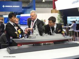 Las novedades y capacidades de la fragata F110 llamaron la atenci�n en Euronaval. (Octavio D�ez C�mara)