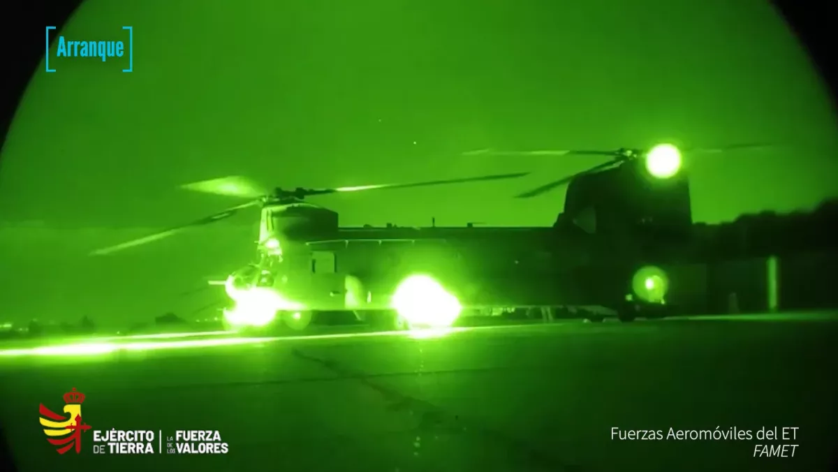 Vista del Chinook HT-17 modelo F con unas gafas de visi�n nocturna. Foto: Ej�rcito de Tierra espa�ol