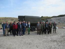 La delegaci�n de la EDA antes de la prueba, en la plaza bal�stica (autor)