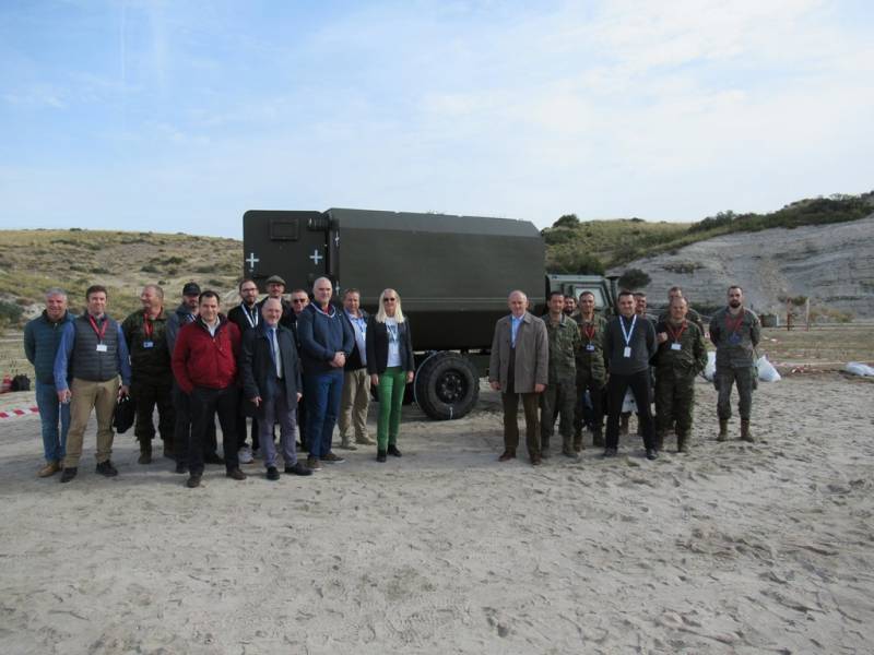 La delegación de la EDA antes de la prueba, en la plaza balística (autor) La delegación de la EDA antes de la prueba, en la plaza balística (autor)