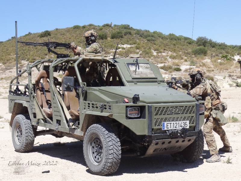 Miembros del MOE entrenando el procedimiento de abandono de vehículo, el último recurso en caso de que el ‘Neton’ quedase inutilizado. Miembros del MOE entrenando el procedimiento de abandono de vehículo, el último recurso en caso de que el ‘Neton’ quedase inutilizado.