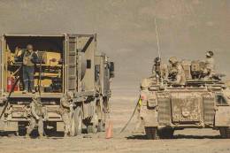 Carro Marder 1A3 cargando combustible desde un sistema modular Logstico "Yareta"