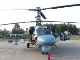 El fuselaje con una cabina de pilotaje doble y una doble hélice principal definen especialmente bien al helicóptero de ataque ruso Ka-52. (Octavio Díez Cámara)