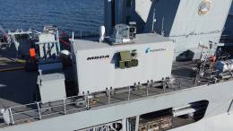 El sistema que esta probando la Marina de Alemania incluye un emisor láser de alta potencia para destruir drones en vuelo volando solos o en enjambres. (MBDA/Rheinmetall)