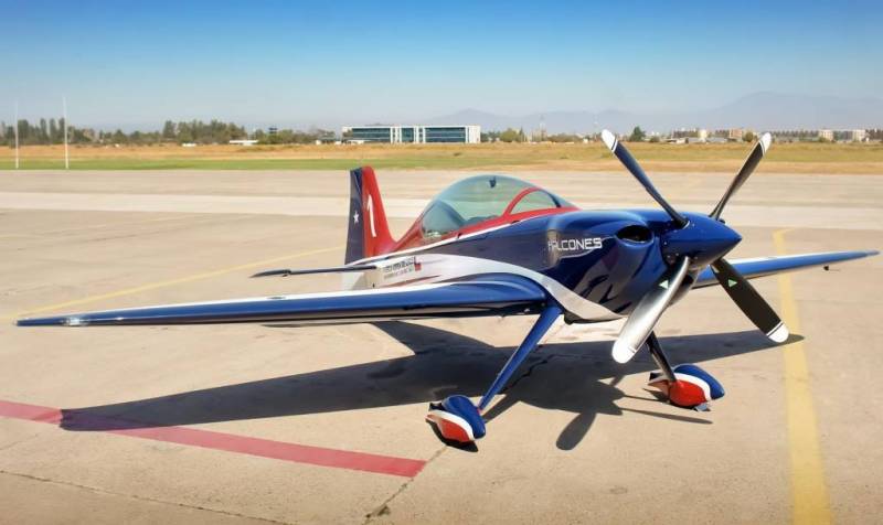 Avión Game Bird 1 de la Escuadrilla Acrobática "Halcones", colección personal Avión Game Bird 1 de la Escuadrilla Acrobática "Halcones", colección personal