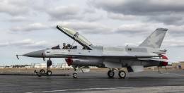 Primer F-16 del bloque 70 saliendo de la l�nea de fabricaci�n de Greenville. (foto Lockheed Martin)