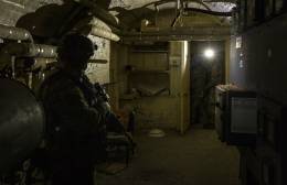 Soldados británicos en un sótano (Rafael)
