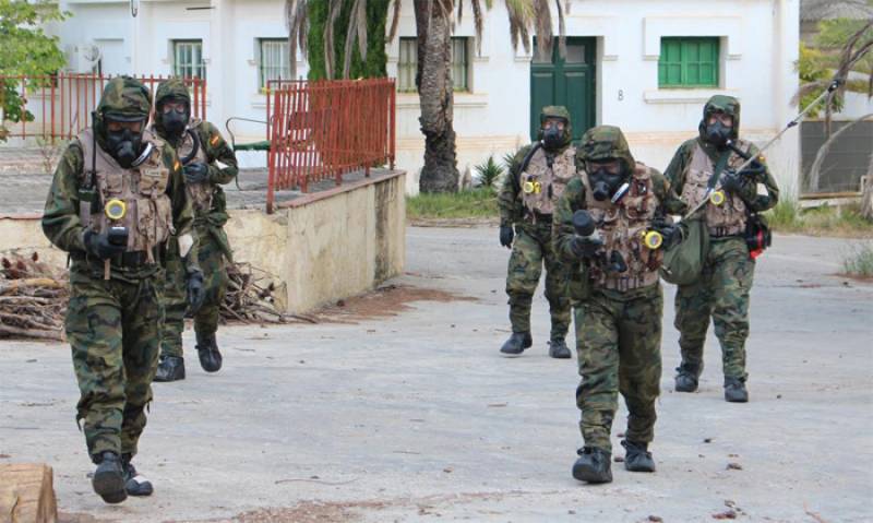 Unidades del Ejército de Tierra durante un ejercicio de detección NBQ (Ejército de Tierra) Unidades del Ejército de Tierra durante un ejercicio de detección NBQ (Ejército de Tierra)