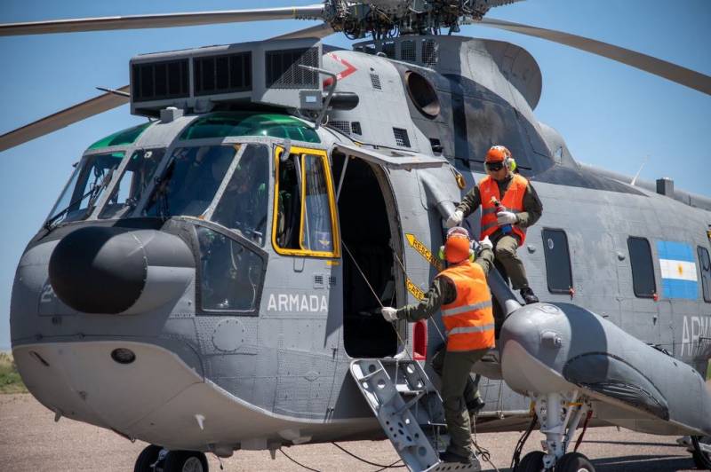 Helicóptero Sea King SH-3H, S-61T Triton, de la Armada Argentina (Foto Armada Argentina) Helicóptero Sea King SH-3H, S-61T Triton, de la Armada Argentina (Foto Armada Argentina)
