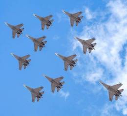 Formacin de diamante de aviones Sukhoi Su-30Mk2 delGrupo Areo de Caza N 11 "Diablos" y N 13 Simn Bolvar. (Foto: Aviacin Militar Bolivariana)