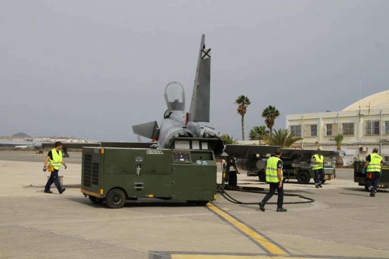 Mula VRPH-50 operando con un EF-2000 (EINSA) Mula VRPH-50 operando con un EF-2000 (EINSA)